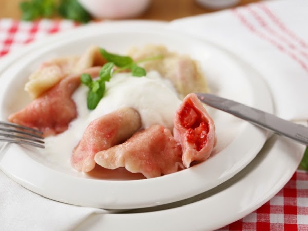 Вареники с замороженной клубникой