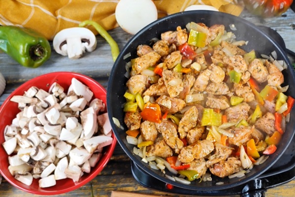 Мясо в горшочках в духовке со свининой