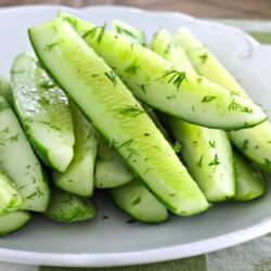 Малосольные огурцы в пакете с чесноком быстрые