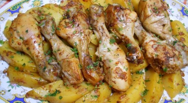 Тушені гомілки на сковороді